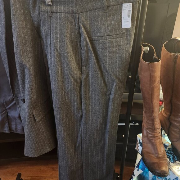 Gray Suit - Picture 7 of 7